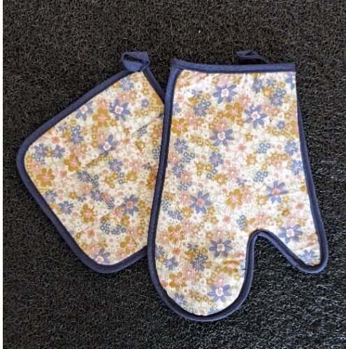 Gloves& Pot Holder Oven Gloves & Pot Holder (Set)